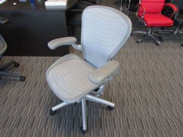 Herman Miller Aeron Chair (Titanium)